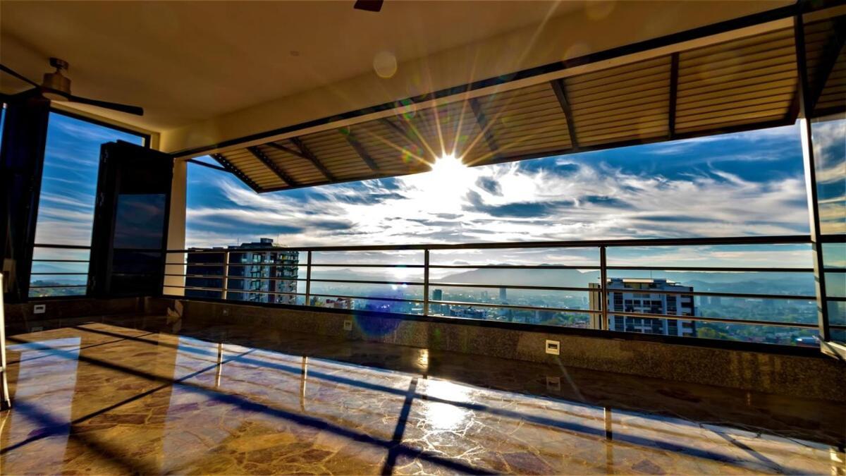 Open Space Concept That Allows For Multiple Places To Hang Out San Salvador Exterior photo